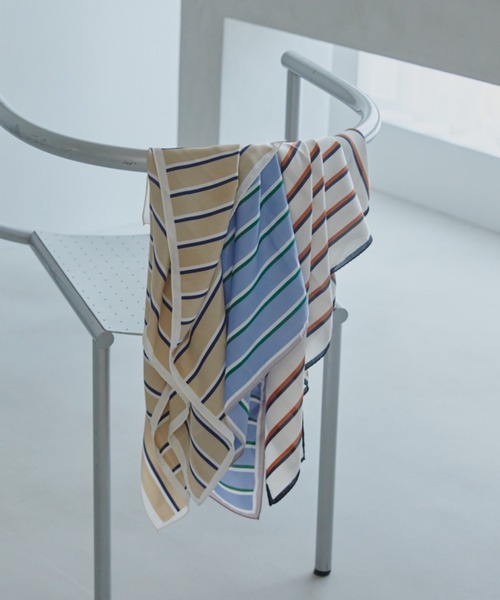 Aunt Marie's(アントマリーズ)の「ストライプスクエアスカーフ(バンダナ/スカーフ・レディース・ベージュ/アイボリー/ブルー・FREE)」の1枚目の写真