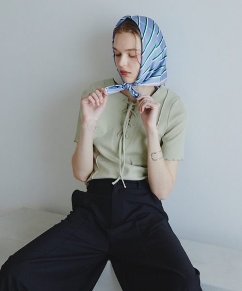 Aunt Marie's(アントマリーズ)の「ストライプスクエアスカーフ(バンダナ/スカーフ・レディース・ベージュ/アイボリー/ブルー・FREE)」の3枚目の写真