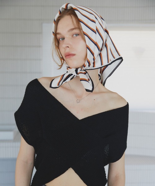 Aunt Marie's(アントマリーズ)の「ストライプスクエアスカーフ(バンダナ/スカーフ・レディース・ベージュ/アイボリー/ブルー・FREE)」の4枚目の写真