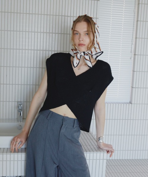 Aunt Marie's(アントマリーズ)の「ストライプスクエアスカーフ(バンダナ/スカーフ・レディース・ベージュ/アイボリー/ブルー・FREE)」の8枚目の写真