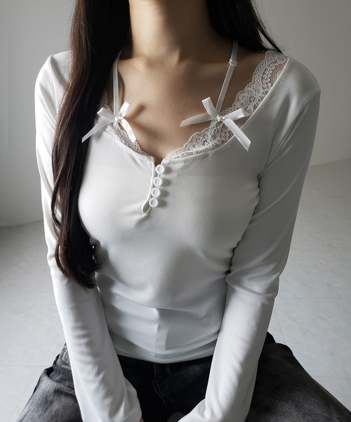 me+em select(ミームセレクト)の「【 2color 】ストラップダブルリボンレースカットソートップス / strap double ribbon lace cutsew tops(Tシャツ/カットソー・レディース・ブラック/ホワイト・FREE)」の1枚目の写真