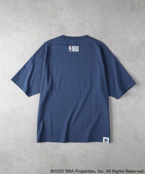 Right-on（ライトオン）の「【NBA】【別注】チームプリントＴシャツ（Tシャツ/カットソー・メンズ・ブラック/ブルー/グリーン/ホワイト/ダークグレー/ネイビー・XL/M/L）」の15枚目の写真
