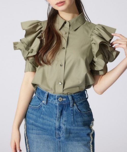 rienda(リエンダ)の「フリルスリーブデザインシャツトップス 夏服 半袖(シャツ/ブラウス・レディース・ホワイト/ベージュ/カーキ・FREE)」の3枚目の写真