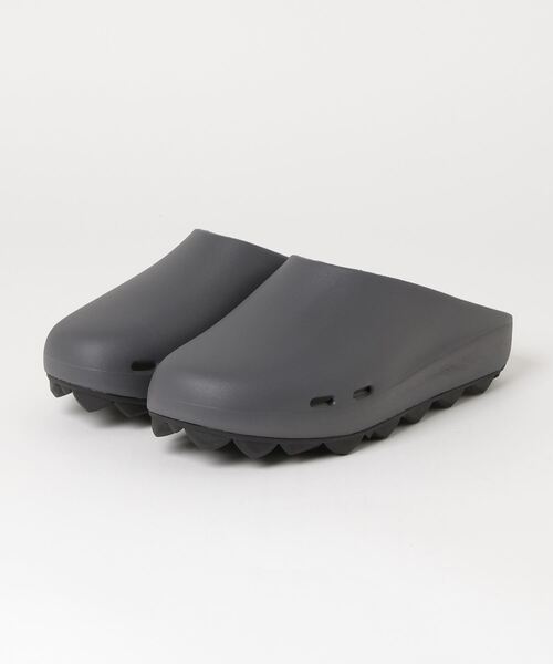 PPACO(パコ)の「LUX-1 AIR STUDDED SOLE(サンダル・メンズ・ダークグレー/ブラック・25/26/27)」の2枚目の写真