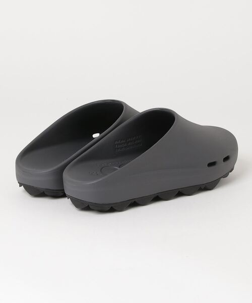 PPACO(パコ)の「LUX-1 AIR STUDDED SOLE(サンダル・メンズ・ダークグレー/ブラック・25/26/27)」の3枚目の写真