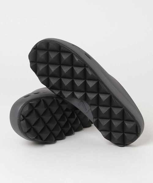 PPACO(パコ)の「LUX-1 AIR STUDDED SOLE(サンダル・メンズ・ダークグレー/ブラック・25/26/27)」の4枚目の写真