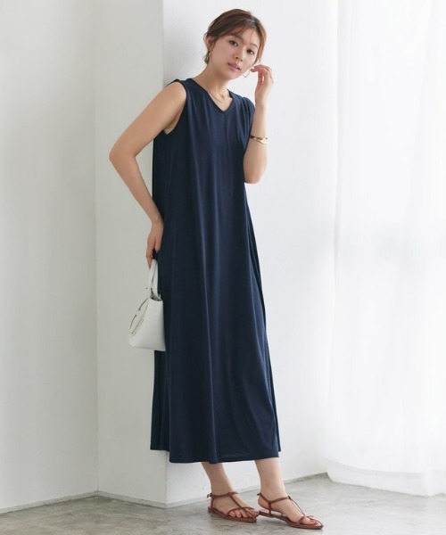piquéロングワンピース新品未使用タグ付❣️ セール】Vネックタックスリーブロングワンピース（ワンピース