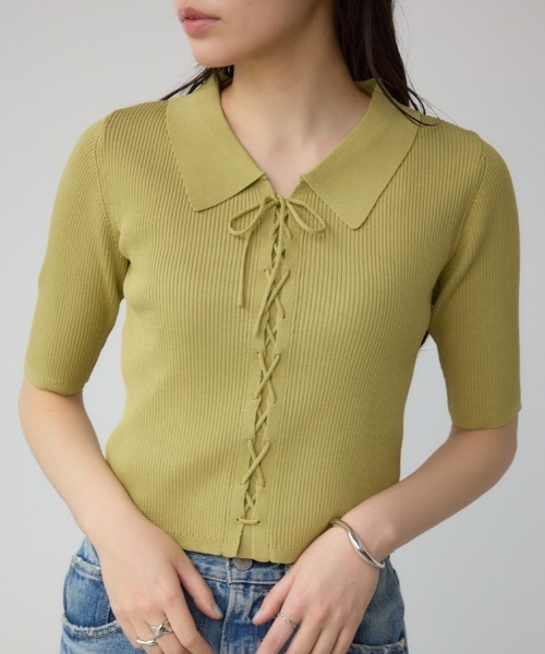AZUL by moussy（アズールバイマウジー）の「レースアップ5分袖ポロカラーニット（ニット/セーター・レディース・アイボリー/ライム/ブラック・FREE）」の3枚目の写真