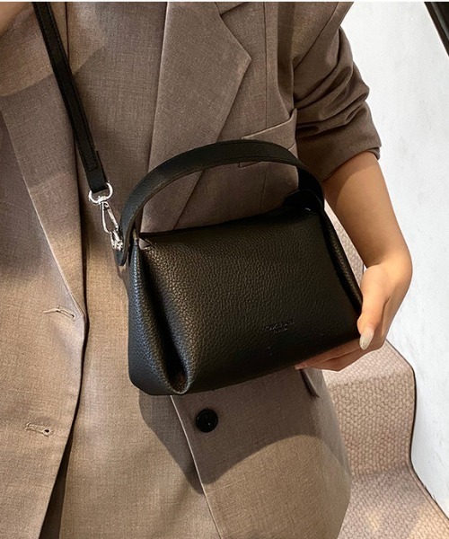 gossip!ロサンゼルス(ゴシップロサンゼルス)の「フォールドデザイン ミニバッグ(ショルダーバッグ・レディース・オフホワイト/ブラック/ベージュ・FREE)」の1枚目の写真
