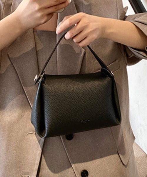 gossip!ロサンゼルス(ゴシップロサンゼルス)の「フォールドデザイン ミニバッグ(ショルダーバッグ・レディース・オフホワイト/ブラック/ベージュ・FREE)」の6枚目の写真