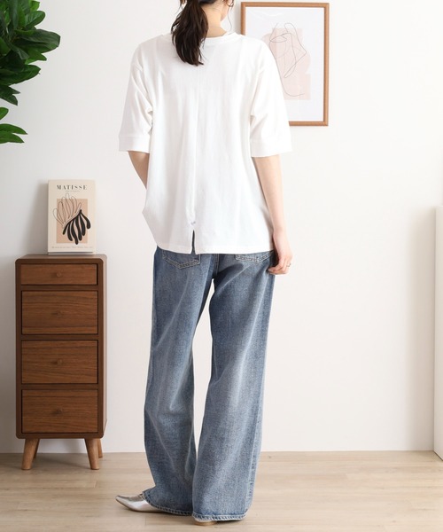 Emago(イマゴ)の「EMAGO どこにいるのかな刺繍Tシャツ(Tシャツ/カットソー・レディース・マスタード/グリーン/ホワイト・FREE)」の4枚目の写真