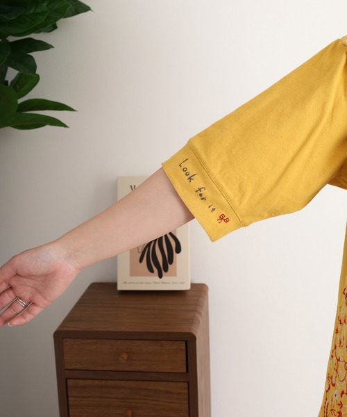 tシャツ EMAGO どこにいるのかな刺繍Ｔシャツ レディース Emago tシャツ EMAGO どこにいるのかな刺繍Tシャツ レディース