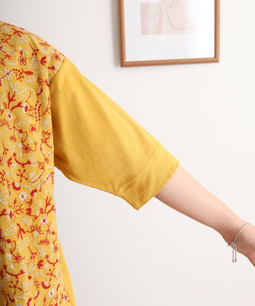 tシャツ EMAGO どこにいるのかな刺繍Ｔシャツ レディース Emago tシャツ EMAGO どこにいるのかな刺繍Tシャツ レディース