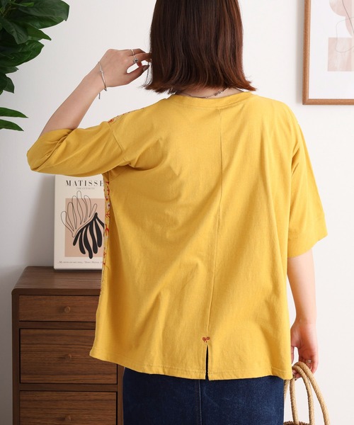 Emago(イマゴ)の「EMAGO どこにいるのかな刺繍Tシャツ(Tシャツ/カットソー・レディース・マスタード/グリーン/ホワイト・FREE)」の21枚目の写真