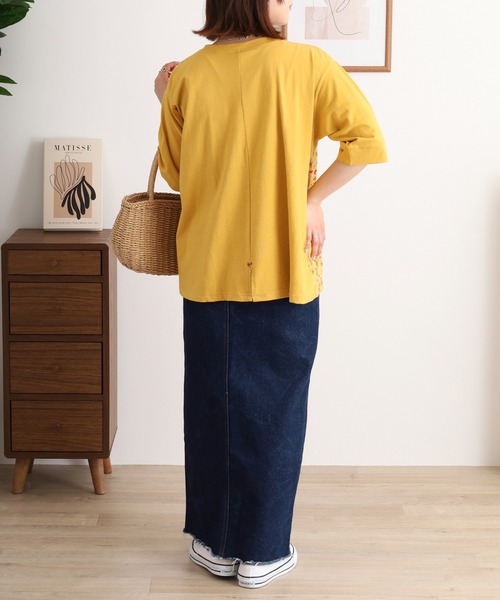 Emago(イマゴ)の「EMAGO どこにいるのかな刺繍Tシャツ(Tシャツ/カットソー・レディース・マスタード/グリーン/ホワイト・FREE)」の19枚目の写真