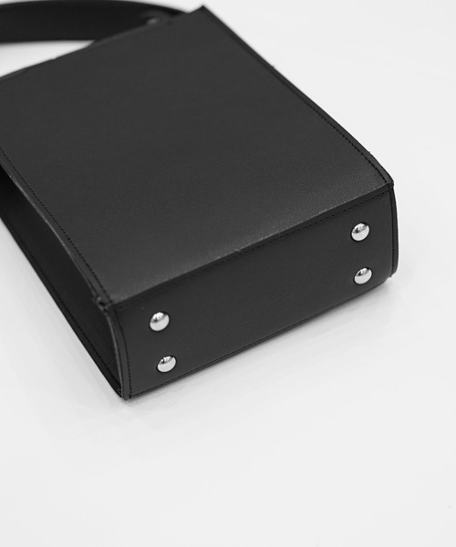 MinoriTY（マイノリティ）の「【MinoriTY】PUスクエアショルダーバッグ メンズ ウィメンズ ユニセックス（ショルダーバッグ・メンズ・ブラック・FREE）」の9枚目の写真