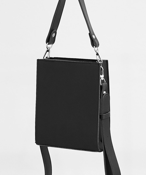 MinoriTY（マイノリティ）の「【MinoriTY】PUスクエアショルダーバッグ メンズ ウィメンズ ユニセックス（ショルダーバッグ・メンズ・ブラック・FREE）」の3枚目の写真