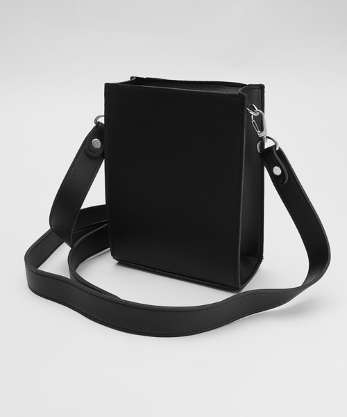 MinoriTY（マイノリティ）の「【MinoriTY】PUスクエアショルダーバッグ メンズ ウィメンズ ユニセックス（ショルダーバッグ・メンズ・ブラック・FREE）」の4枚目の写真