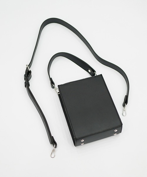 MinoriTY（マイノリティ）の「【MinoriTY】PUスクエアショルダーバッグ メンズ ウィメンズ ユニセックス（ショルダーバッグ・メンズ・ブラック・FREE）」の2枚目の写真