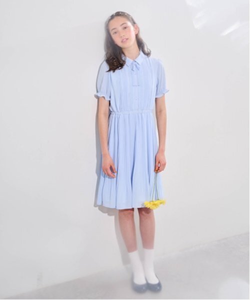 pom ponette junior（ポンポネットジュニア）の「衿つきプリーツシフォンワンピース（ワンピース・キッズ・ライトブルー/ブラック・L:160cm/S:140cm/M:150cm/LL(165cm)）」の2枚目の写真