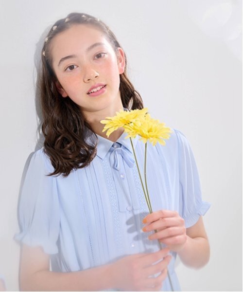 衿つきプリーツシフォンワンピース（シャツワンピース）｜pom