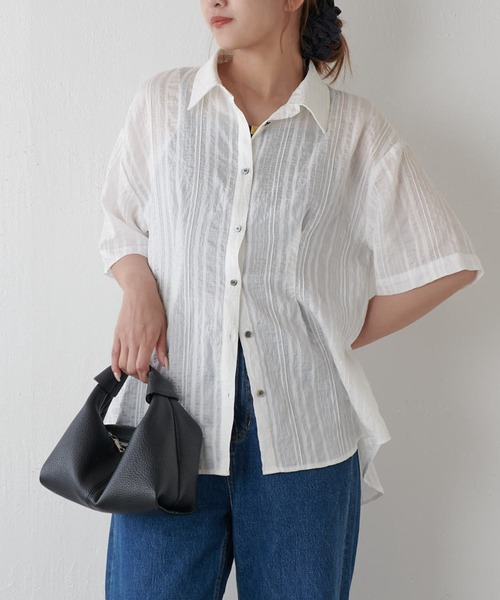 Lui's（ルイス）の「バックオープンストライプシャツ（シャツ/ブラウス・レディース・ホワイト/ブラック/サックスブルー・FREE）」の2枚目の写真