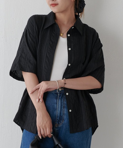 Lui's（ルイス）の「バックオープンストライプシャツ（シャツ/ブラウス・レディース・ホワイト/ブラック/サックスブルー・FREE）」の3枚目の写真