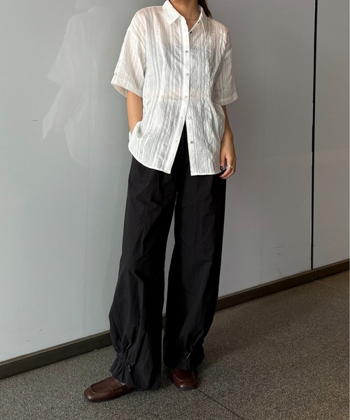 Lui's（ルイス）の「バックオープンストライプシャツ（シャツ/ブラウス・レディース・ホワイト/ブラック/サックスブルー・FREE）」の4枚目の写真