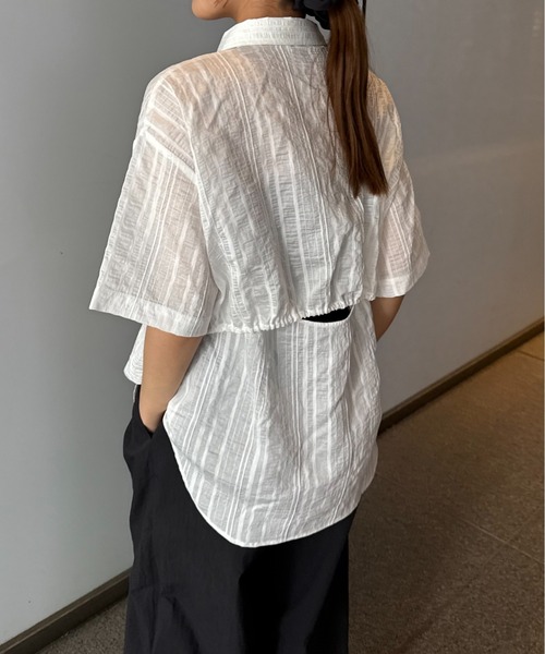 Lui's（ルイス）の「バックオープンストライプシャツ（シャツ/ブラウス・レディース・ホワイト/ブラック/サックスブルー・FREE）」の6枚目の写真