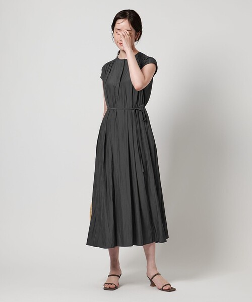 UNITED ARROWS（ユナイテッドアローズ）の「ギャザー フレンチスリーブ ワンピース（ワンピース・レディース・その他7/ダークグレー/その他2/その他1・FREE）」の6枚目の写真