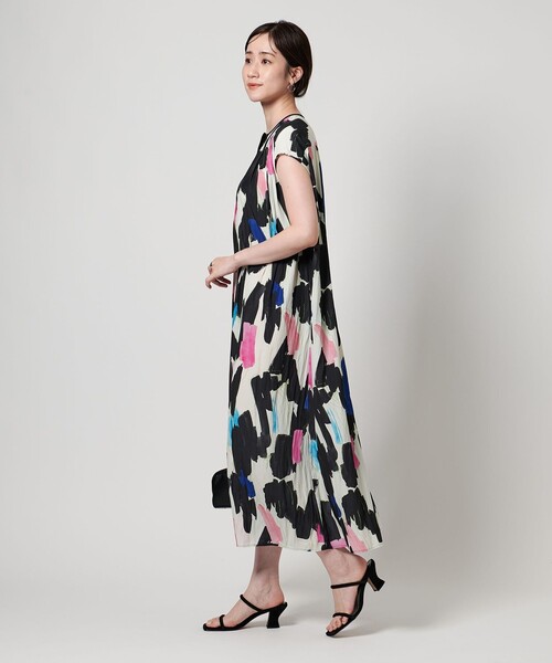 UNITED ARROWS（ユナイテッドアローズ）の「ギャザー フレンチスリーブ ワンピース（ワンピース・レディース・その他7/ダークグレー/その他2/その他1・FREE）」の11枚目の写真