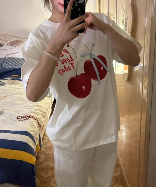 HALEY PESCA(ヘーリーペスカ)の「HALEY PESCA/チェリープリント 半袖 オーバーTシャツ(Tシャツ/カットソー・レディース・ホワイト/グレー・SMALL/MEDIUM)」の4枚目の写真