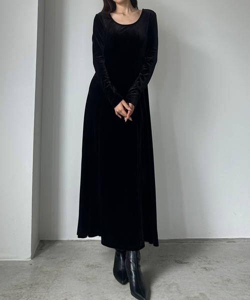 Louere(ルエレ)の「前後2wayベロアセミフレアワンピース(薄手、裏地無し)(ワンピース・レディース・ブラック/グレー/ブラウン・X-LARGE/LARGE/MEDIUM/SMALL)」の5枚目の写真