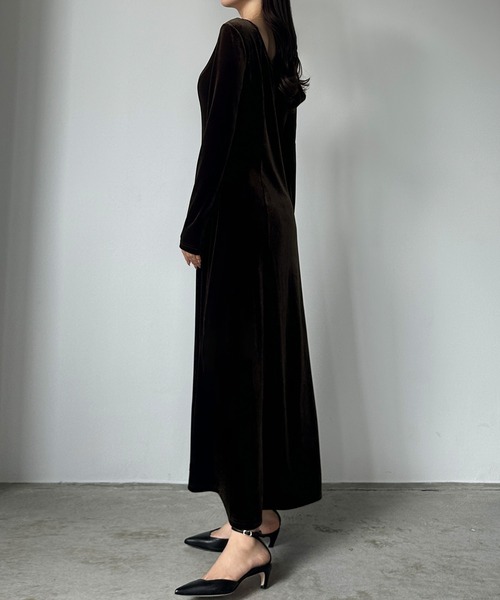 Louere(ルエレ)の「前後2wayベロアセミフレアワンピース(薄手、裏地無し)(ワンピース・レディース・ブラック/グレー/ブラウン・X-LARGE/LARGE/MEDIUM/SMALL)」の12枚目の写真