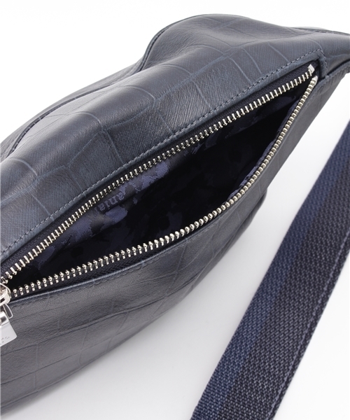 aniary（アニアリ）の「【aniary】ダブルエンボスボディバッグ（ボディ