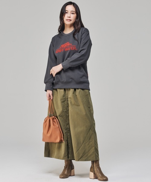 KRIFF MAYER Lady's Collection(クリフメイヤーレディースコレクション)の「【乾きやすい】サガラ刺繍裏起毛クルー(ロゴ)(スウェット・レディース・ブラウン/ナチュラル/パープル/ベージュ/チャコール/カラフル/グリーン/レッド・LARGE/MEDIUM)」の10枚目の写真