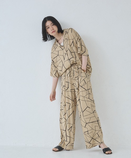 hunch(ハンチ)の「サテン プリント タックストレートパンツ(その他パンツ・レディース・ベージュ系その他/パープル系その他/グレー系その他・FREE)」の14枚目の写真
