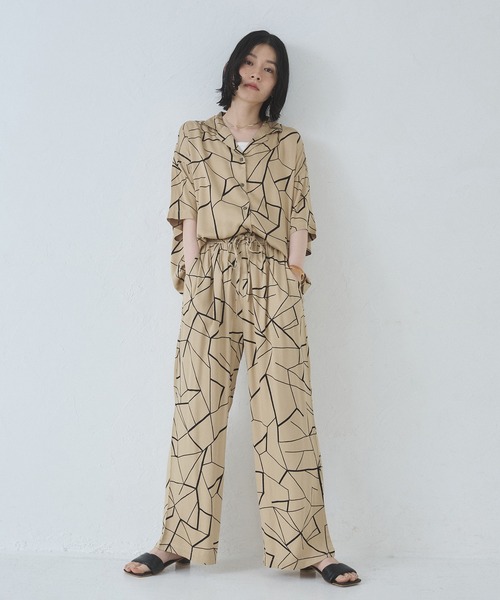 hunch(ハンチ)の「サテン プリント タックストレートパンツ(その他パンツ・レディース・ベージュ系その他/パープル系その他/グレー系その他・FREE)」の13枚目の写真