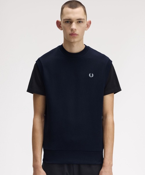 FRED PERRY(フレッドペリー)の「Crew Neck Ribbed Vest/クルーネックリブベスト(ベスト・メンズ・ネイビー・L/M)」の3枚目の写真