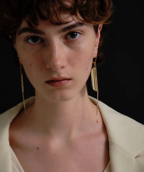 loni（ロニ）の「(loni)Leaf Bijou Asymmetry Pierce（ピアス（両耳用）・レディース・シルバー/ゴールド・ONE SIZE）」の2枚目の写真