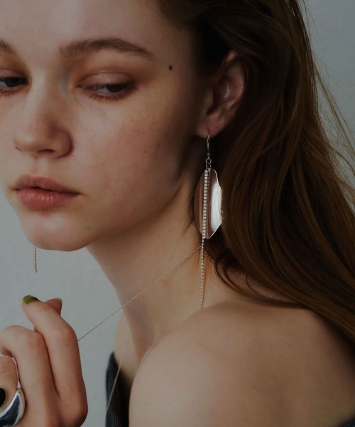 loni（ロニ）の「(loni)Leaf Bijou Asymmetry Pierce（ピアス（両耳用）・レディース・シルバー/ゴールド・ONE SIZE）」の11枚目の写真