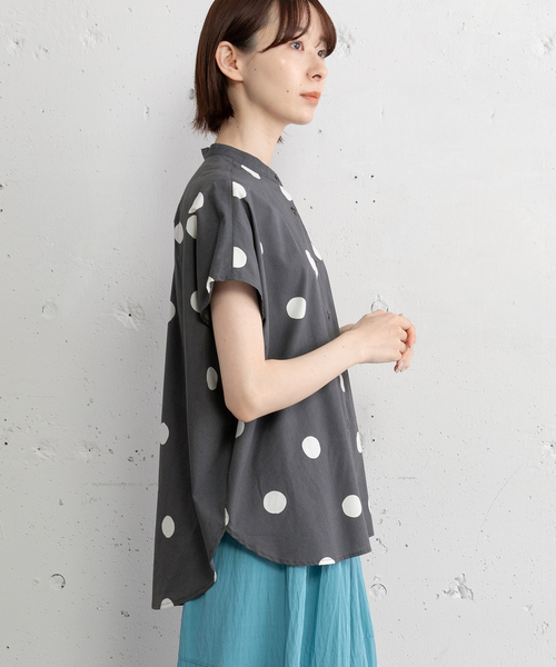 POU DOU DOU(プードゥドゥ)の「ランダムドットバンドカラーシャツ(シャツ/ブラウス・レディース・ブラック/ダークグレー・M)」の22枚目の写真