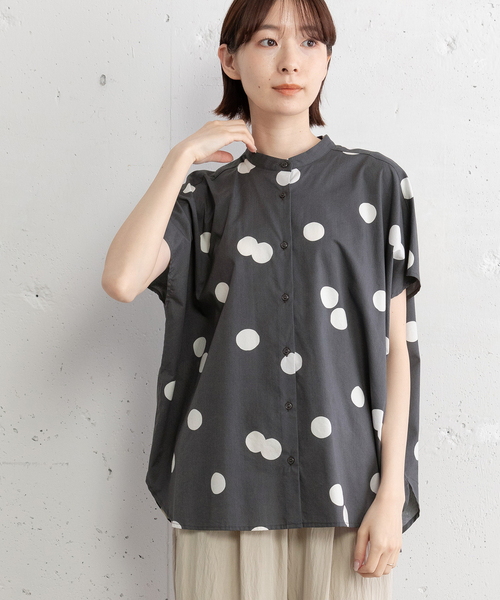 POU DOU DOU(プードゥドゥ)の「ランダムドットバンドカラーシャツ(シャツ/ブラウス・レディース・ブラック/ダークグレー・M)」の5枚目の写真