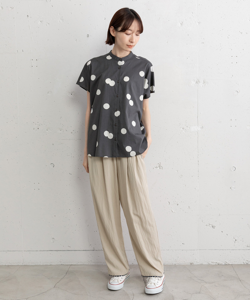 POU DOU DOU(プードゥドゥ)の「ランダムドットバンドカラーシャツ(シャツ/ブラウス・レディース・ブラック/ダークグレー・M)」の6枚目の写真