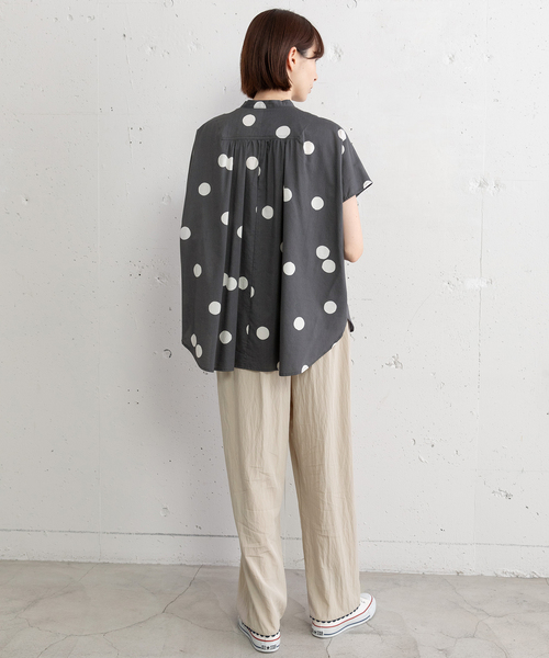 POU DOU DOU(プードゥドゥ)の「ランダムドットバンドカラーシャツ(シャツ/ブラウス・レディース・ブラック/ダークグレー・M)」の9枚目の写真