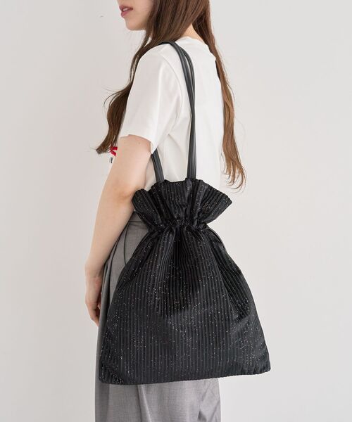 Green　Parks（グリーンパークス）の「andmikka.ラメベロアプリーツ巾着バッグ（ハンドバッグ・レディース・ブラック/カーキ/ボルドー/ブラウン/ベージュ・FREE）」の22枚目の写真