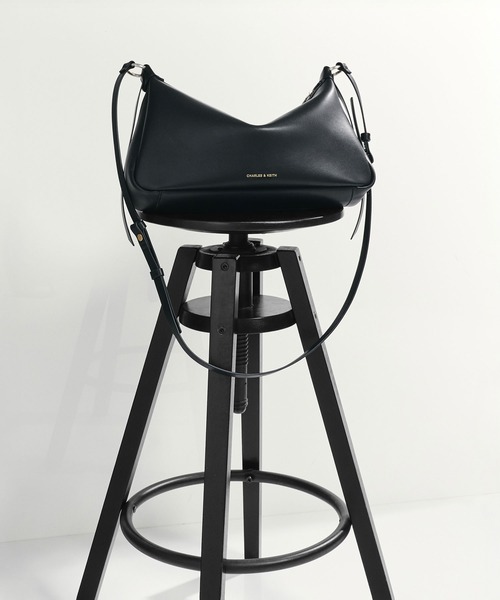 CHARLES & KEITH（チャールズ & キース）の「Calla カルラ ショルダーバッグ（ショルダーバッグ・レディース・オートミール/ブラック・M）」の20枚目の写真