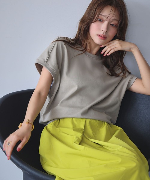 ELFRANK(エルフランク)の「綿混フレンチスリーブイレギュラーヘムシンプルカットソー(Tシャツ/カットソー・レディース・オフホワイト/グレイッシュベージュ/ブラック・L/M)」の7枚目の写真