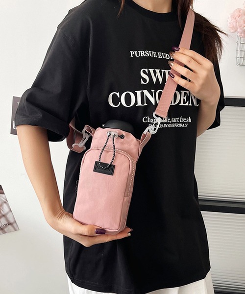 VIBGYOR(ヴィブジョー)の「【IZU】 ボトルホルダー付きミニショルダーバッグ(ブラック/ベージュ/ピンク/ブルー)(ボディバッグ/ウエストポーチ・レディース・ブラック/ブルー/ピンク/ベージュ・FREE)」の4枚目の写真