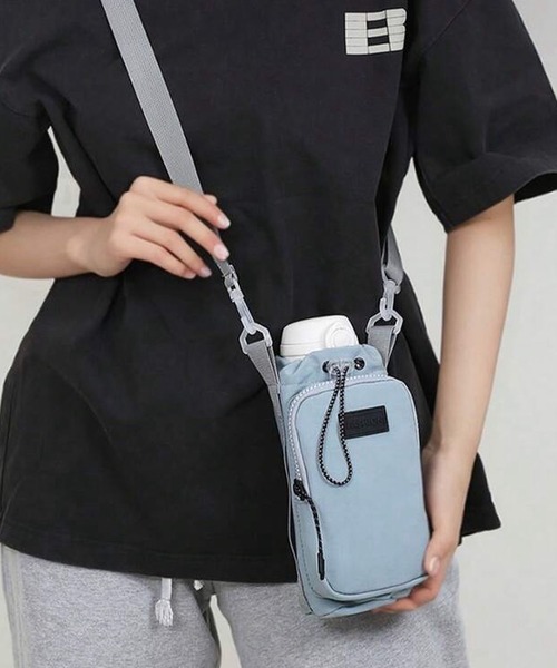 VIBGYOR(ヴィブジョー)の「【IZU】 ボトルホルダー付きミニショルダーバッグ(ブラック/ベージュ/ピンク/ブルー)(ボディバッグ/ウエストポーチ・レディース・ブラック/ブルー/ピンク/ベージュ・FREE)」の3枚目の写真